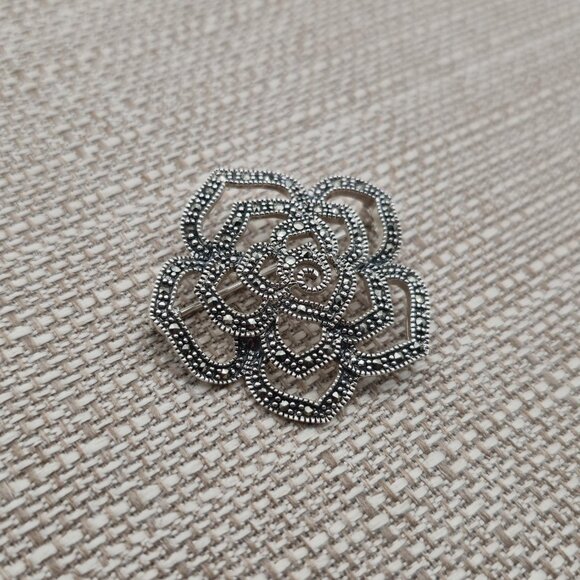 Sterling Silver Stunning Marcasite Gem Flower Pin Brooch B542 - Picture 2 of 6